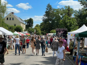 Antikmarkt im Museumsdorf Baruther Glashütte