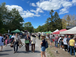 Antikmarkt im Museumsdorf Baruther Glashütte