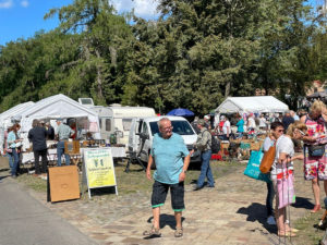 Antikmarkt im Museumsdorf Baruther Glashütte